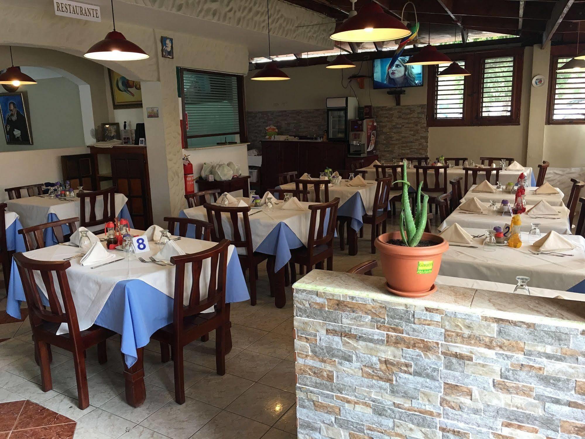 Hotel Restaurant Hamilton Boca Chica Exterior photo